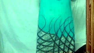 Indian desi girlfriend gets fucked hard in village home!